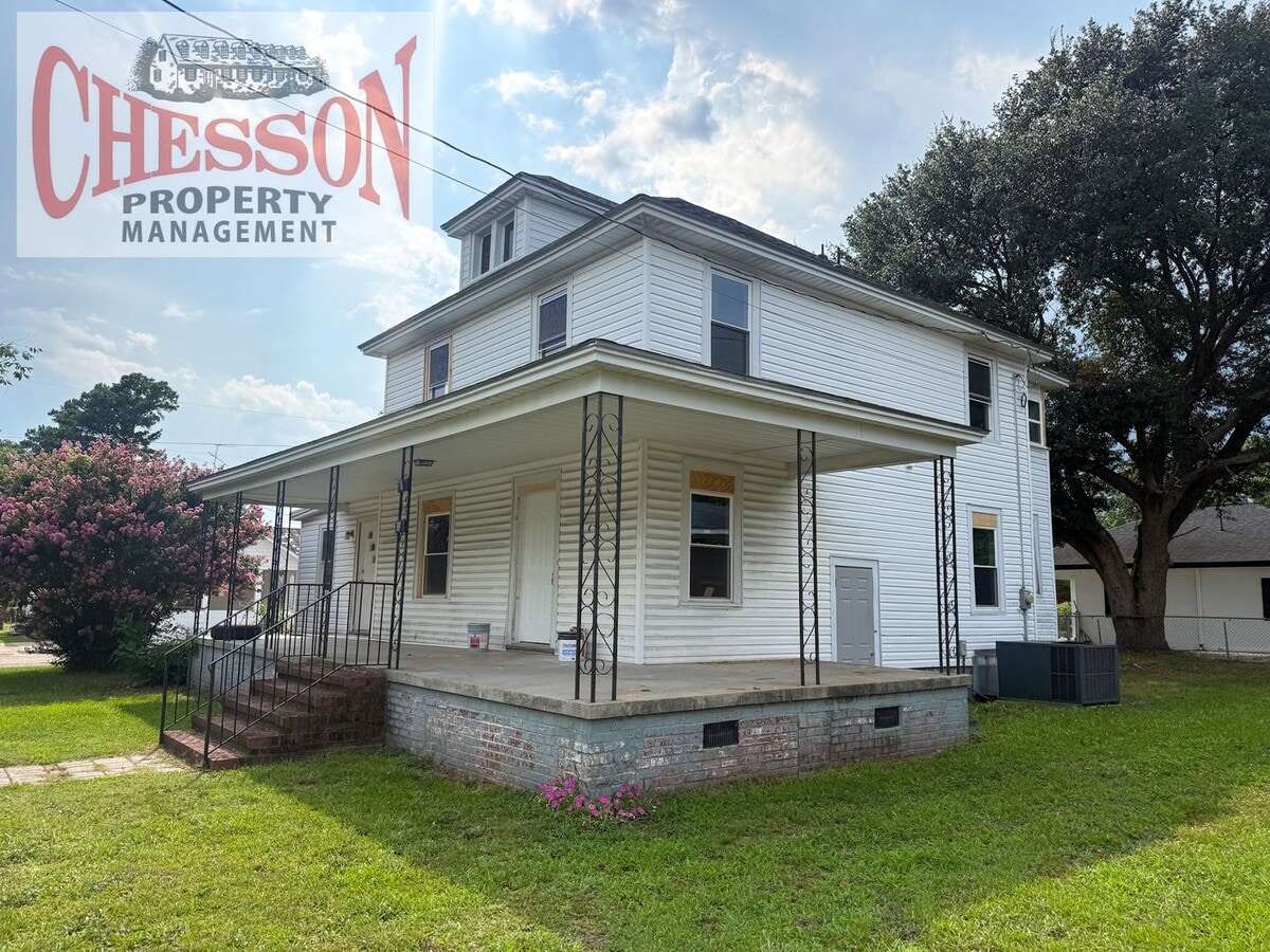 Photo - 304 S Yelverton St