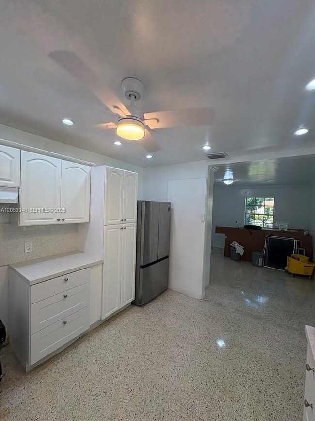 Photo - 475 NE 164th St