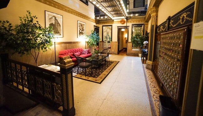 Photo - 2800 N Pine Grove Ave