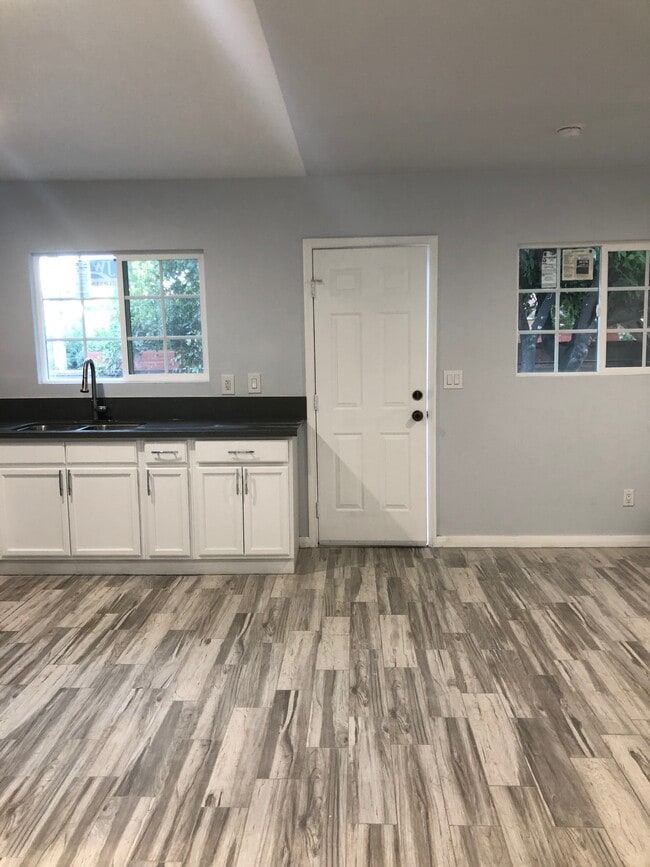 Building Photo - 4831 Alcove Ave Unit 1