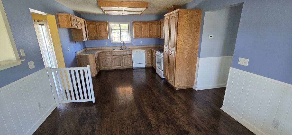 Photo - 7806 E Avenue U