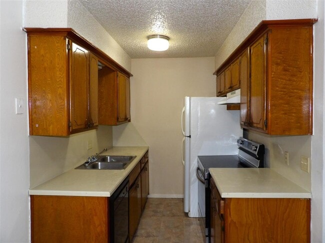 Photo - 6405 NW Oak Ave