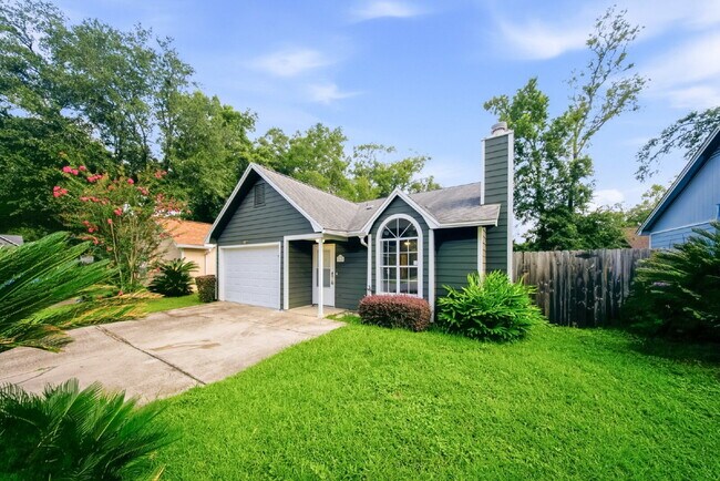 Building Photo - Beautifully Renovated 3BR/2BA Home with Fireplace, Fenced Yard & Garage in Timber Lake!