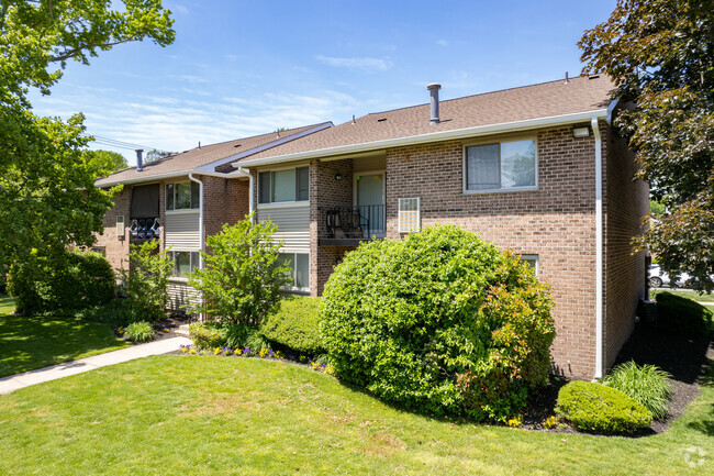 The Greens at Pine Hill I and II - The Greens at Pine Hill I and II Apartments