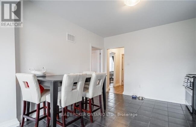 Photo - 301 Wallace Ave S