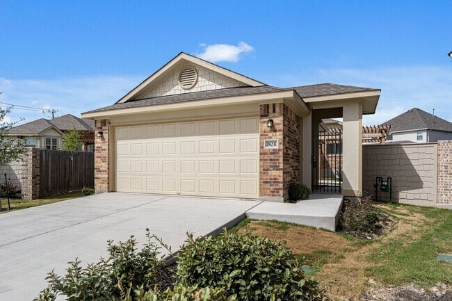 Building Photo - 18031 Lungo St Rental