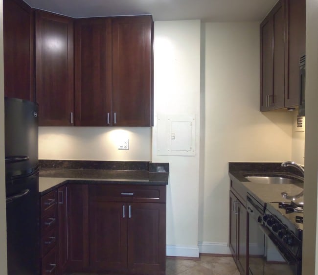Building Photo - 1021 Arlington Blvd Unit 706