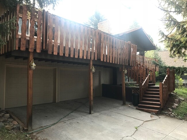 Building Photo - Amazing Rattlesnake Views! 4 Bed, 3 Bath Home!