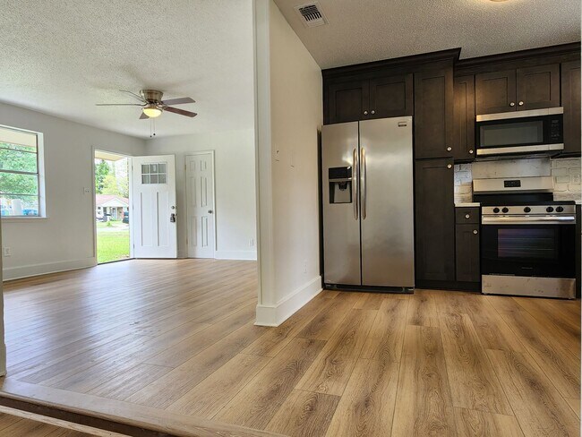 Photo - Stunning 4 bedroom, 2 bathroom home locate...