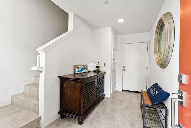 Photo - Luxurious Furnished Poolside Penthouse With Ocean Views!