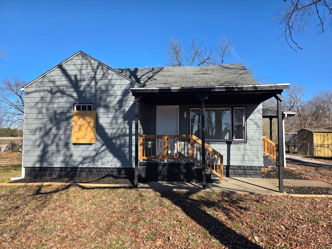 Building Photo - LIMITED TIME**NO APPLICATION FEE**1/2 OFF DEPOSIT**