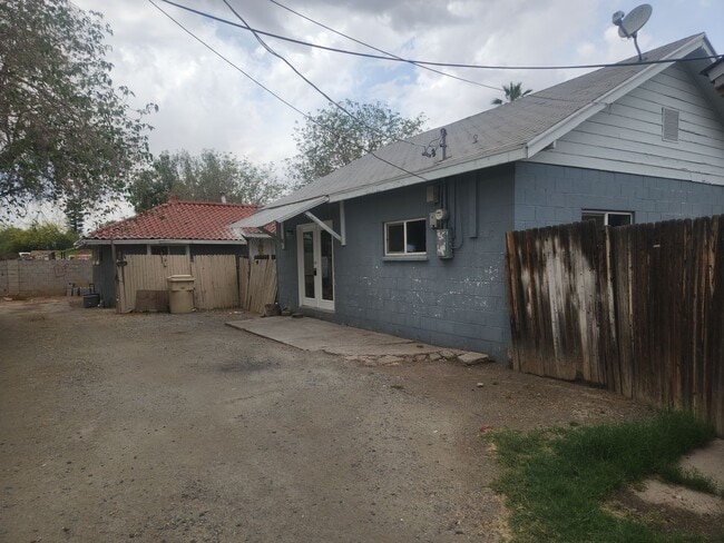 Building Photo - 65th Dr Unit 2