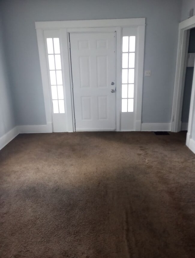 Cute 3-Bedroom 1-bath House in the Churchi... - Cute 3-Bedroom 1-bath House in the Churchi...