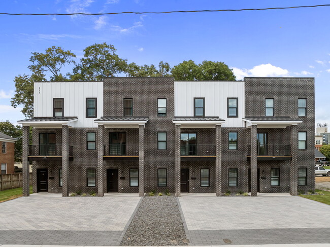 Building Photo - 113 E 9th St Unit 1 Rental