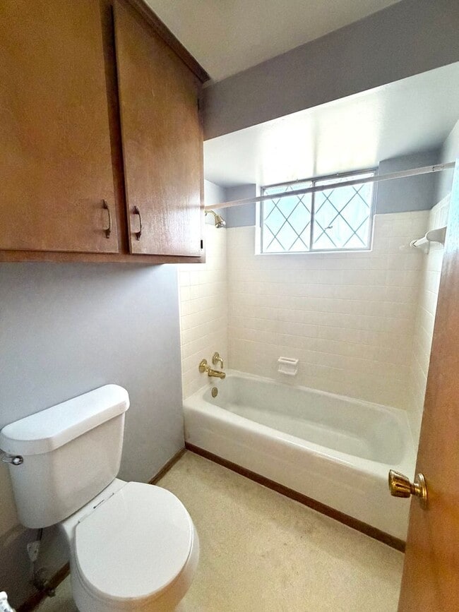 Photo - Impressive 5 Bedrooms & 3 full Bathroom Home