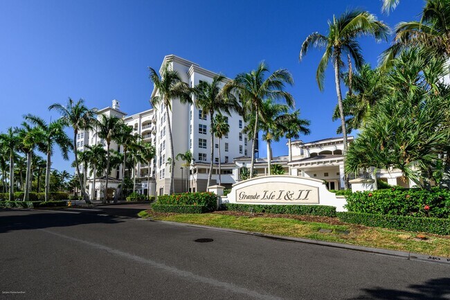 Building Photo - EXECUTIVE VACATION RENTAL