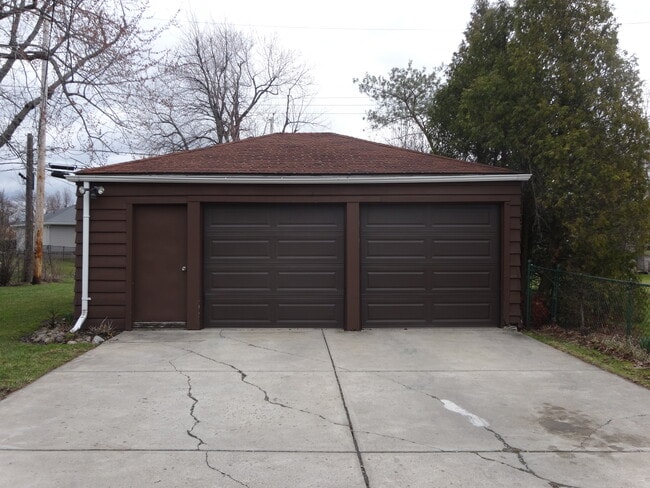 2.5 Car Garage - 615 Starin Ave Unit 2 South
