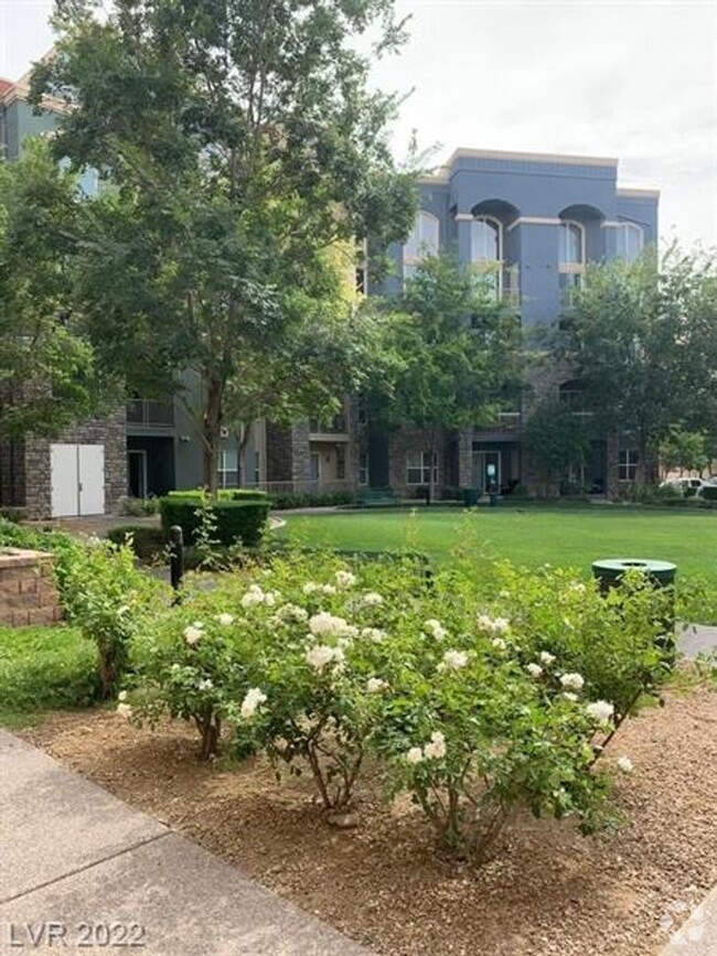 Building Photo - Wonderful 2 bed/2bath condo in the heart o... Unit 134