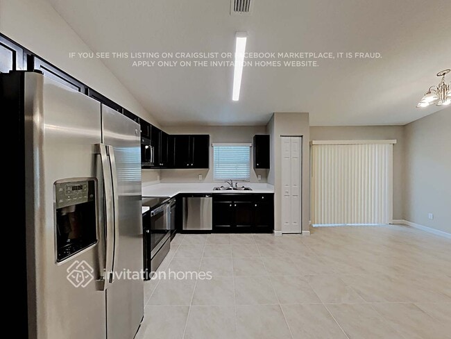 Photo - 550 SE Whitmore Dr