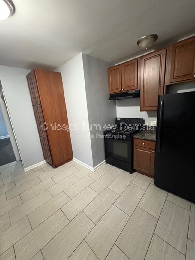 Photo - 8305 S May St