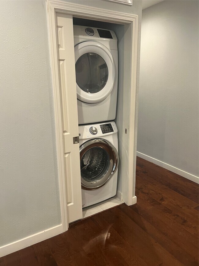 Photo - 2812 Live Oak St