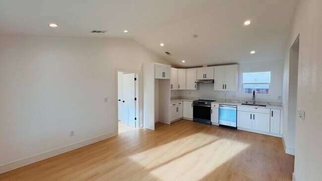 Photo - 374 S 21st St