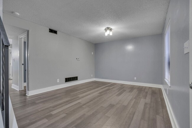 Photo - Beautiful 3 Bedroom 1.5 Bathroom Townhome Minutes from Easton