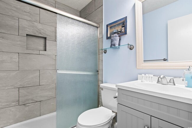 Photo - 605B 17th Ave S