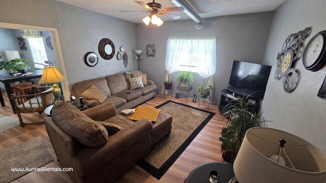 Photo - Triplex Lower Unit - Available for Rent - VIDEO TOUR Unit #1