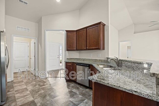 Photo - 178 Woodwater Cir