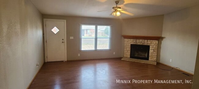 Photo - 304 SE 4th St