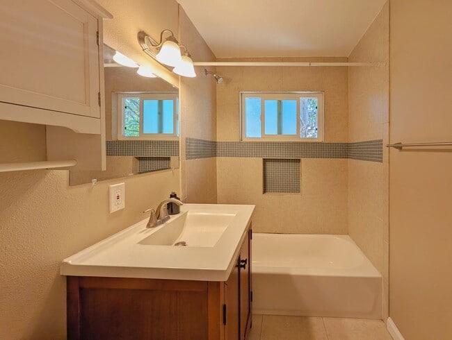 2040 Orange Ave Unit C
