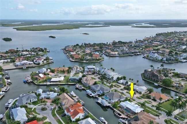 Photo - 562 Goldcoast Ct