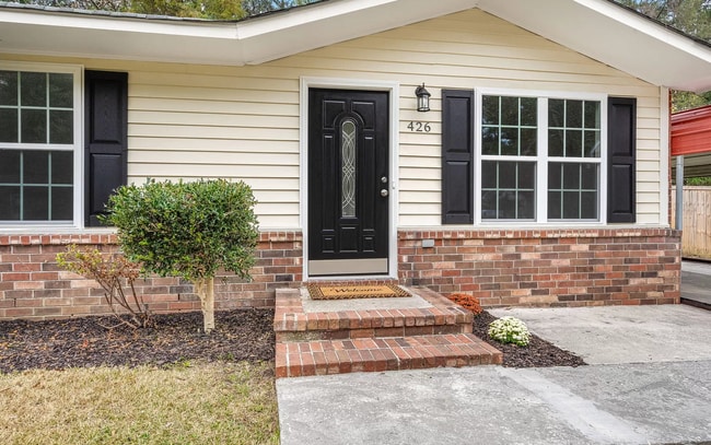 Building Photo - Beautiful Summerville Rent Ready, Fully Renovated Home