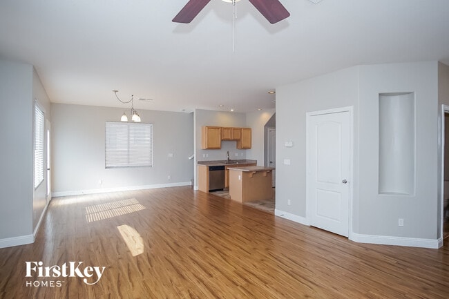 Photo - 667 Baffin Island Rd