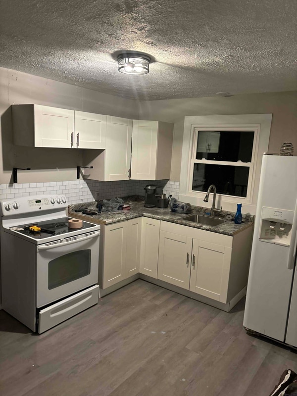 Photo - 877 Pontiac Ave