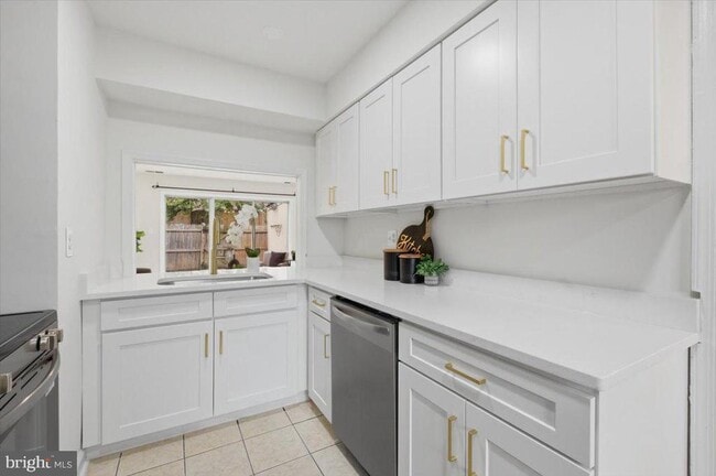 8141 Kingsway Ct