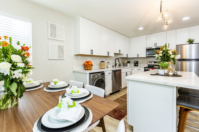 Kitchen & Dining Area