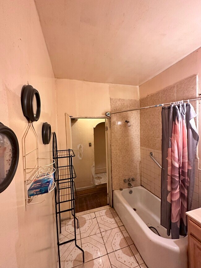 Photo - 250 W Olney Ave Unidad 1st floor