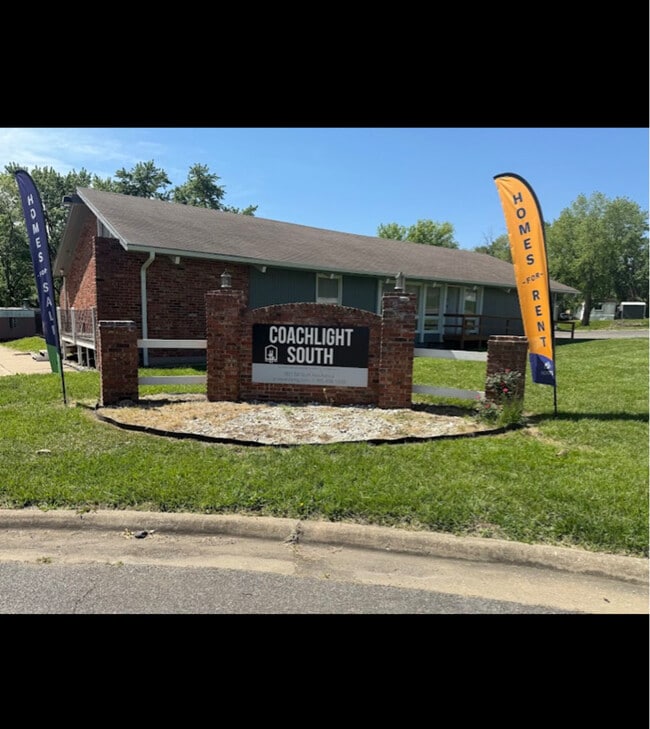 Building Photo - 3831 SW South Park Ave