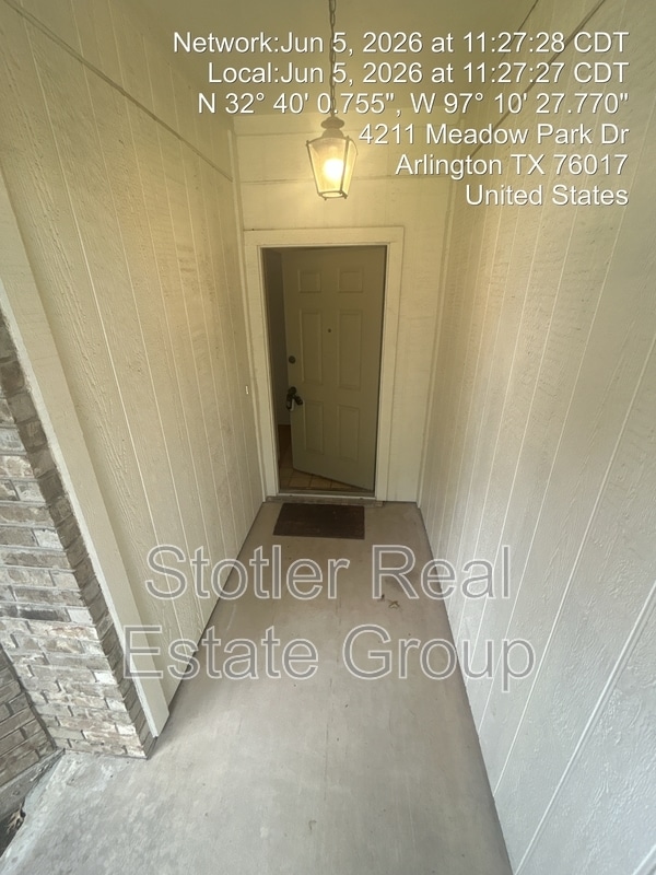 4211 Meadow Park Dr