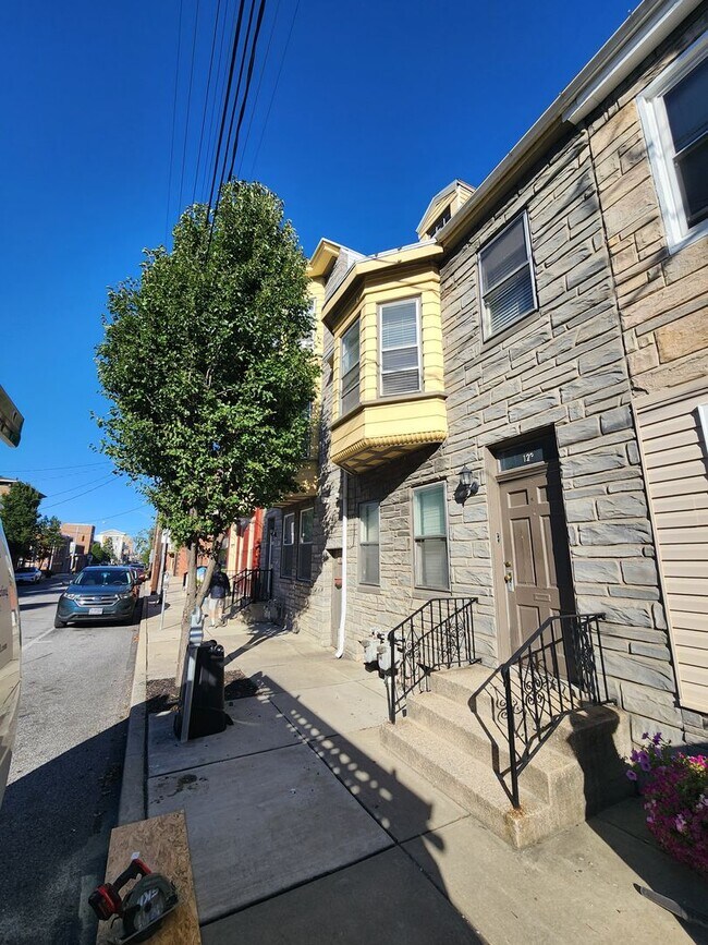 Photo - 123 E King St