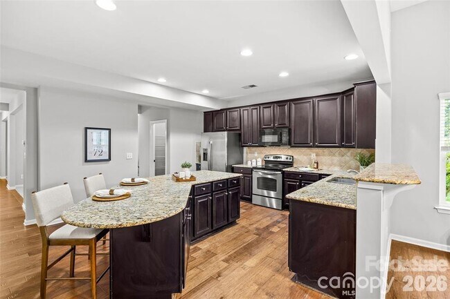 Photo - 4008 Pinebrook Ln