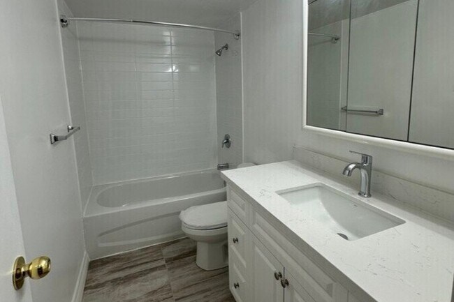 204 - 80 Montclair Ave