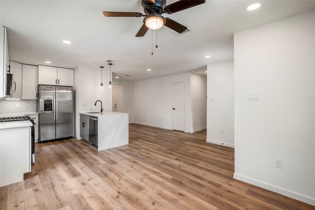 Photo - 3923 Alsace St