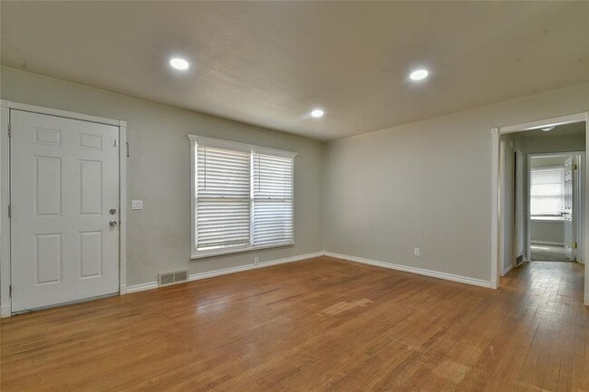 Photo - 2105 Carpenter Dr