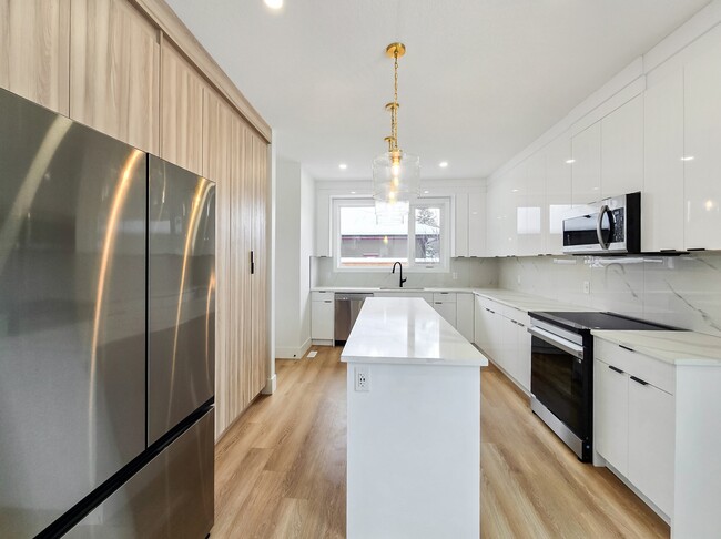 Photo - 1902 Grand Oaks Dr SW