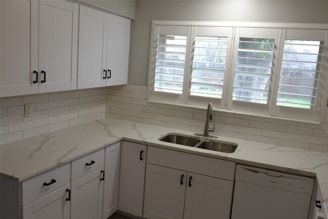 Photo - 7410 Crystalglen Dr