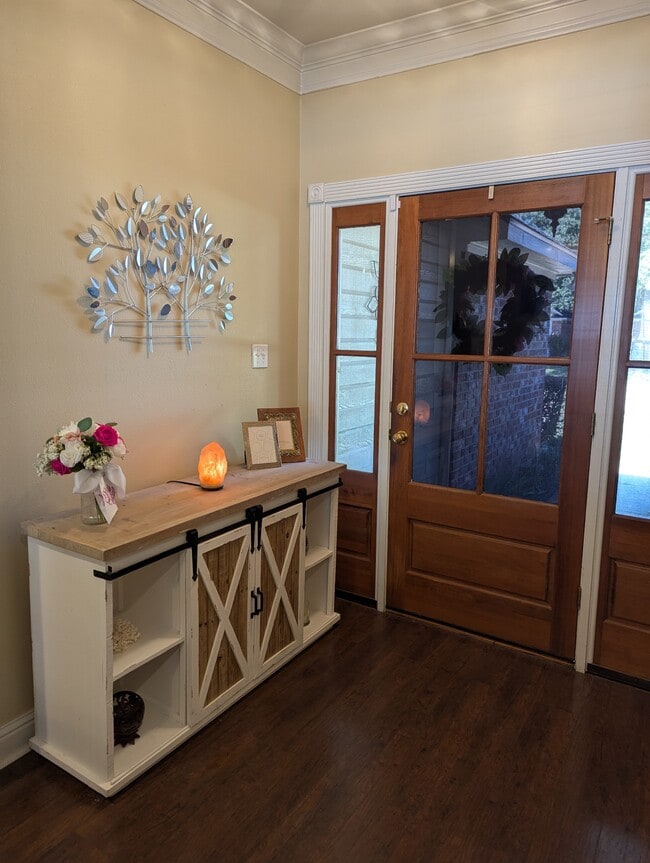 Photo - 405 Heritage Dr