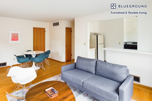 Photo - 820 Kipling St